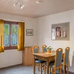 Familienwohnung Haus 18 אוברלינגן